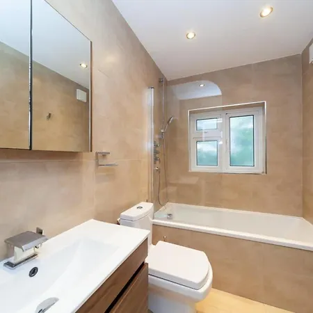 Spacious 2 Bedroom Maisonette In Stratford London Exterior photo