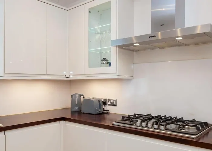 Spacious 2 Bedroom Maisonette In Stratford